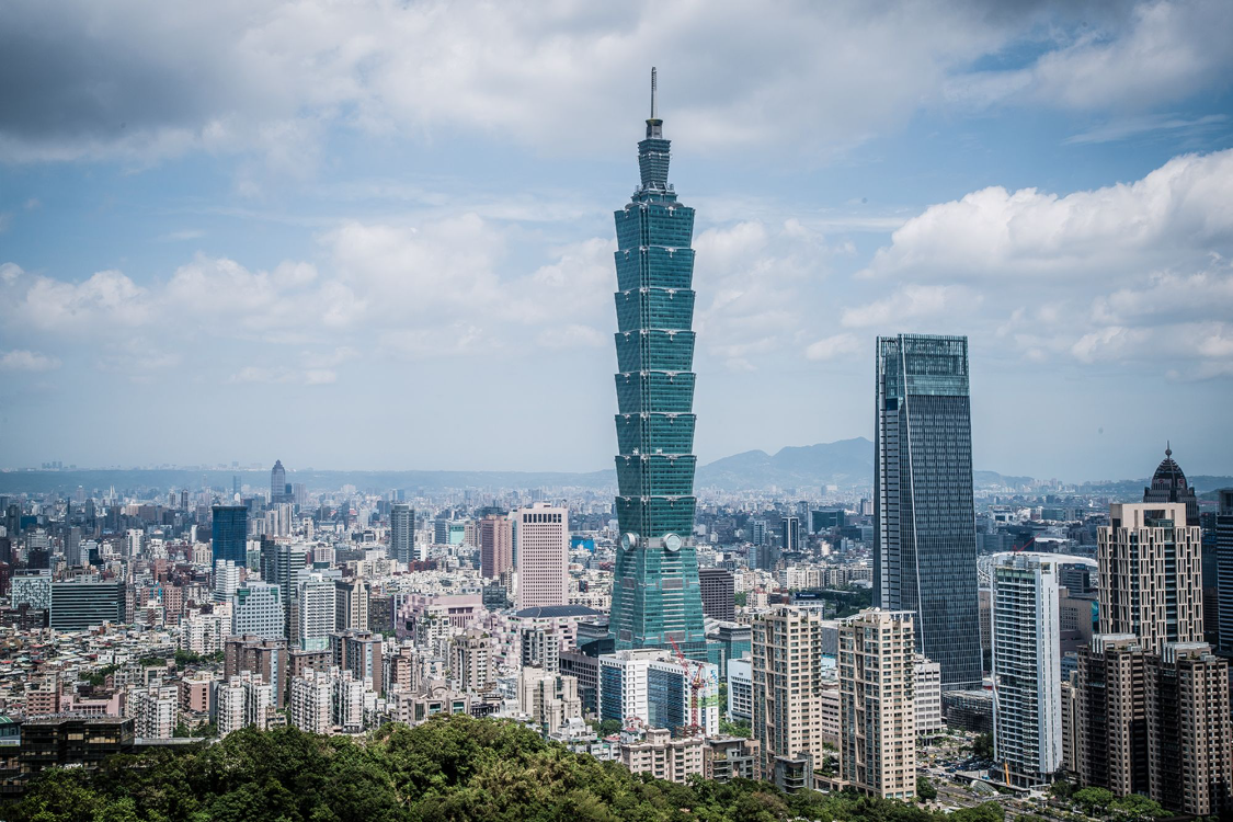 ESPN记者：皇马为琼阿梅尼标价9000万欧，今夏或出售他；邮报：曼联未来数月可能会和B费进行新合同谈判